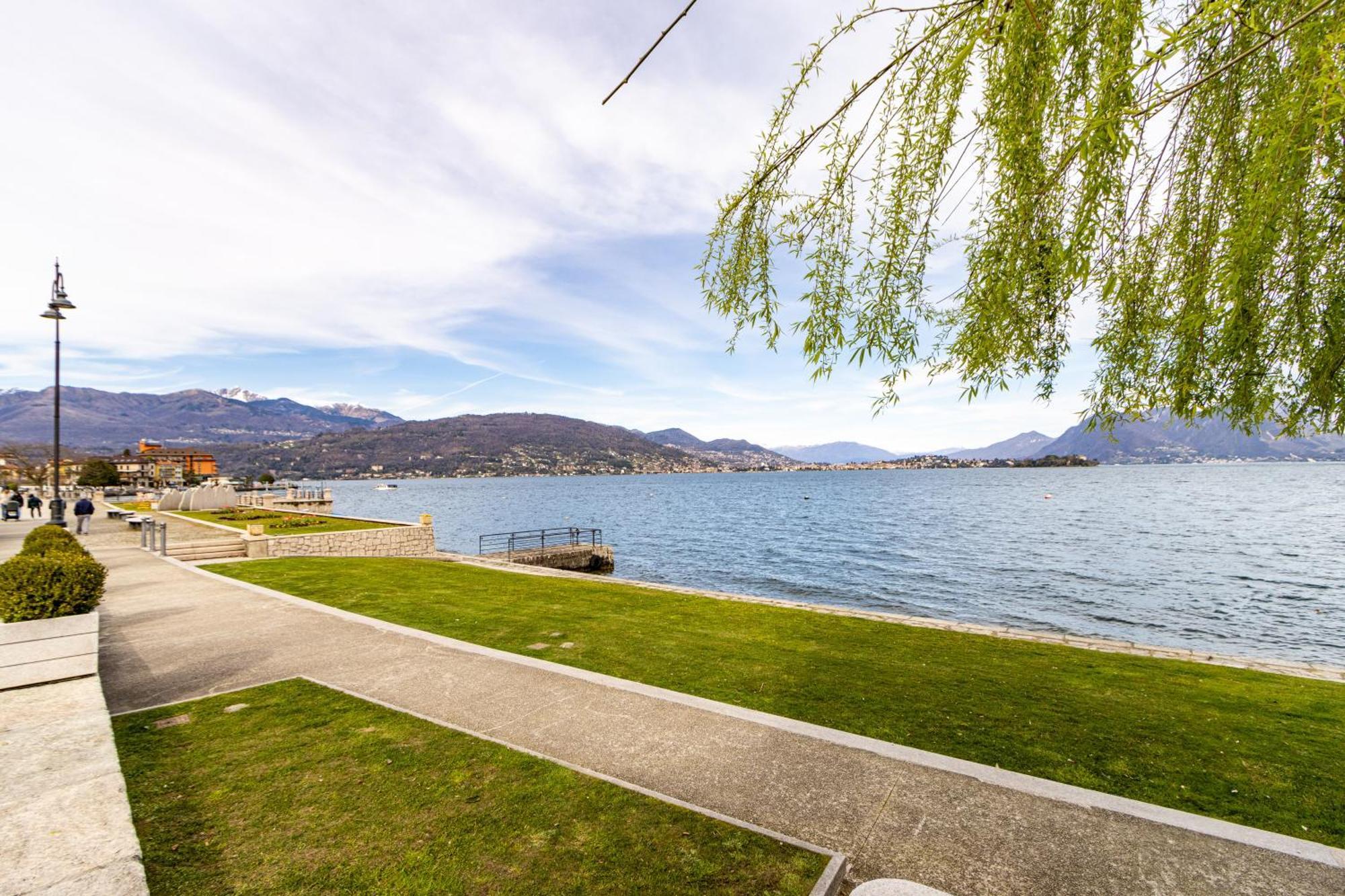 Golden Lake - Luxury Apartment ☆☆☆☆☆ - 100M From The Lake Baveno Exteriér fotografie